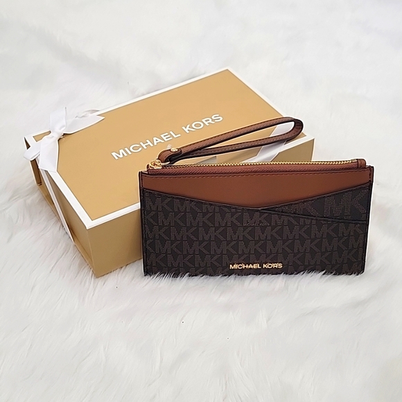 MICHAEL KORS Jet Set Medium Logo Crossover Wristlet - Picture 1 of 8
